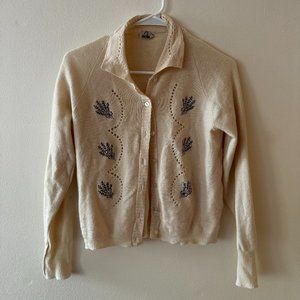 Cream cardigan with emboidery